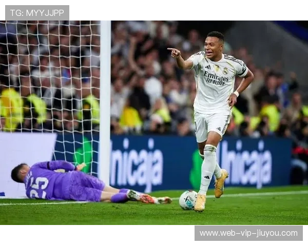 姆巴佩禁区内冷静推射得分